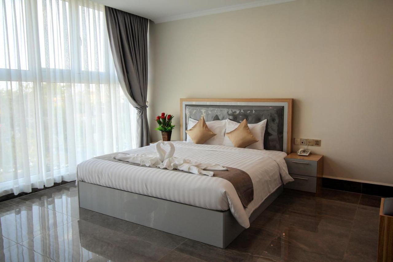 Tphd Hotel And Apartment Phnom Penh Bagian luar foto